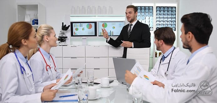 برگزاری جلسه با کارکنان برای چالش CRM در کلینیک درمانی